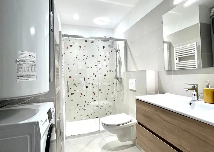 T2 SUN 3 étoiles- Plage&Commerces à 200m- Terrasse avec Barbecue- Résidence neuve avec Parking&Wifi * Les Hameaux de Porticcio