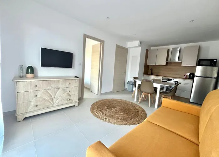 T2 Sun 3 Etoiles- Plage & Commerces A 200M- Terrasse Avec Barbecue- Residence Neuve Avec Parking & Wifi * Les Hameaux de Porticcio