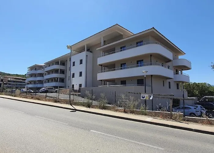 דירה T2 Sun 3 Etoiles- Plage & Commerces A 200M- Terrasse Avec Barbecue- Residence Neuve Avec Parking & Wifi Les Hameaux de Porticcio