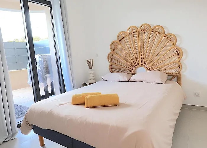 T2 Sun 3 Etoiles- Plage & Commerces A 200M- Terrasse Avec Barbecue- Residence Neuve Avec Parking & Wifi * Les Hameaux de Porticcio