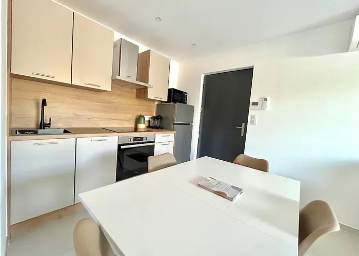 T2 Sun 3 Etoiles- Plage & Commerces A 200M- Terrasse Avec Barbecue- Residence Neuve Avec Parking & Wifi דירה *